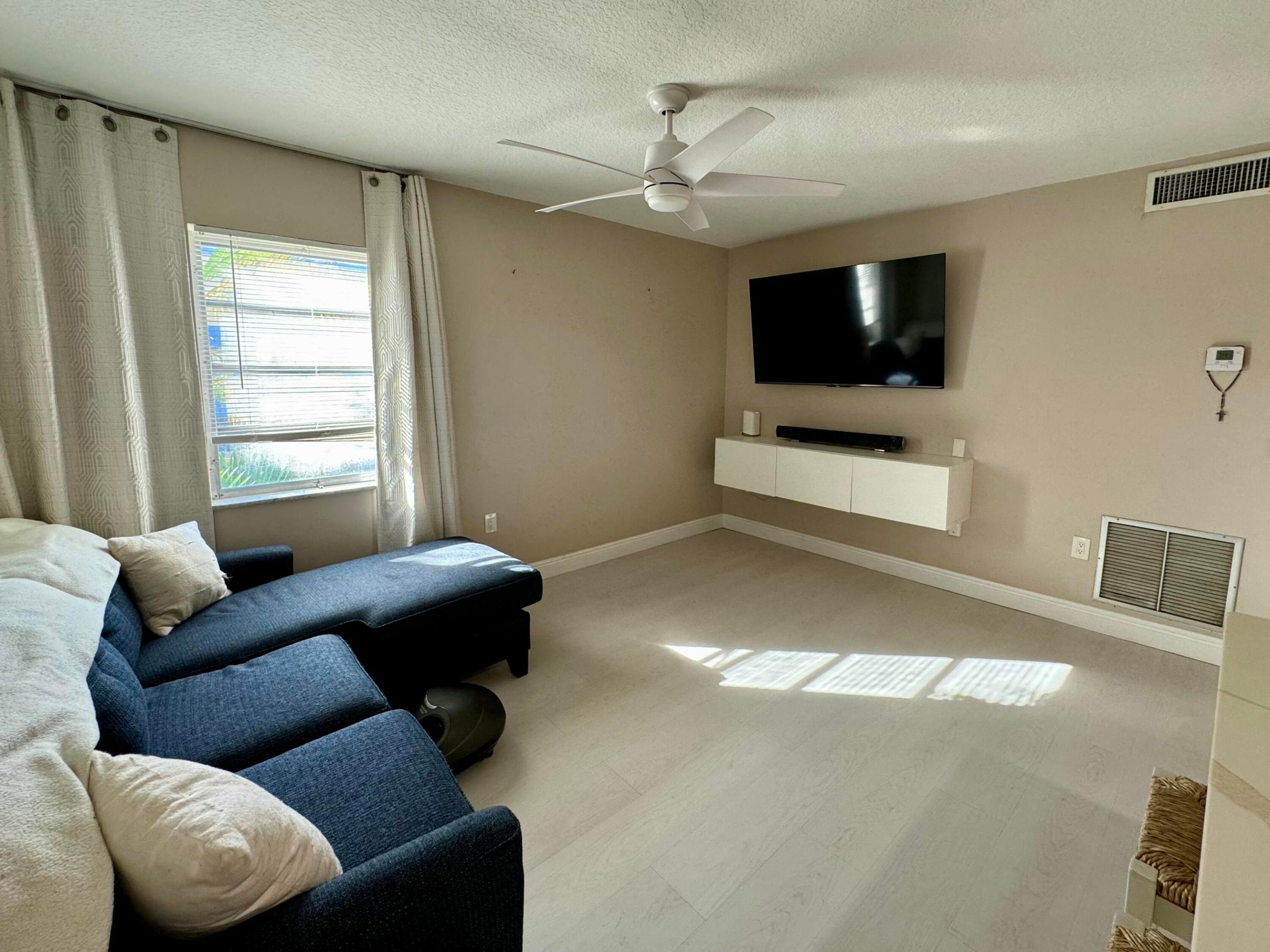 TOWNSITE APTS SEVENTEEN CONDO - Residential