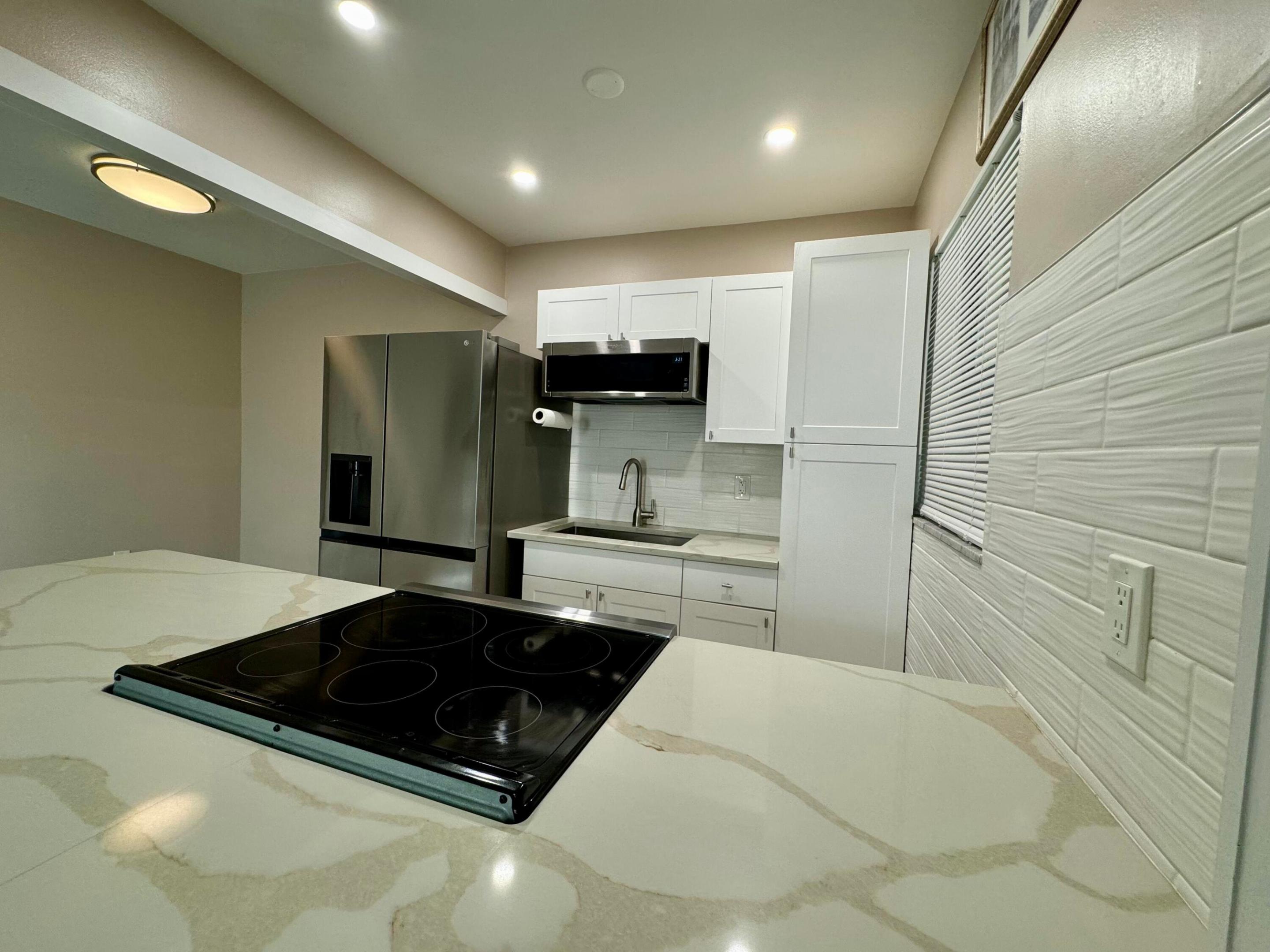 TOWNSITE APTS SEVENTEEN CONDO - Residential