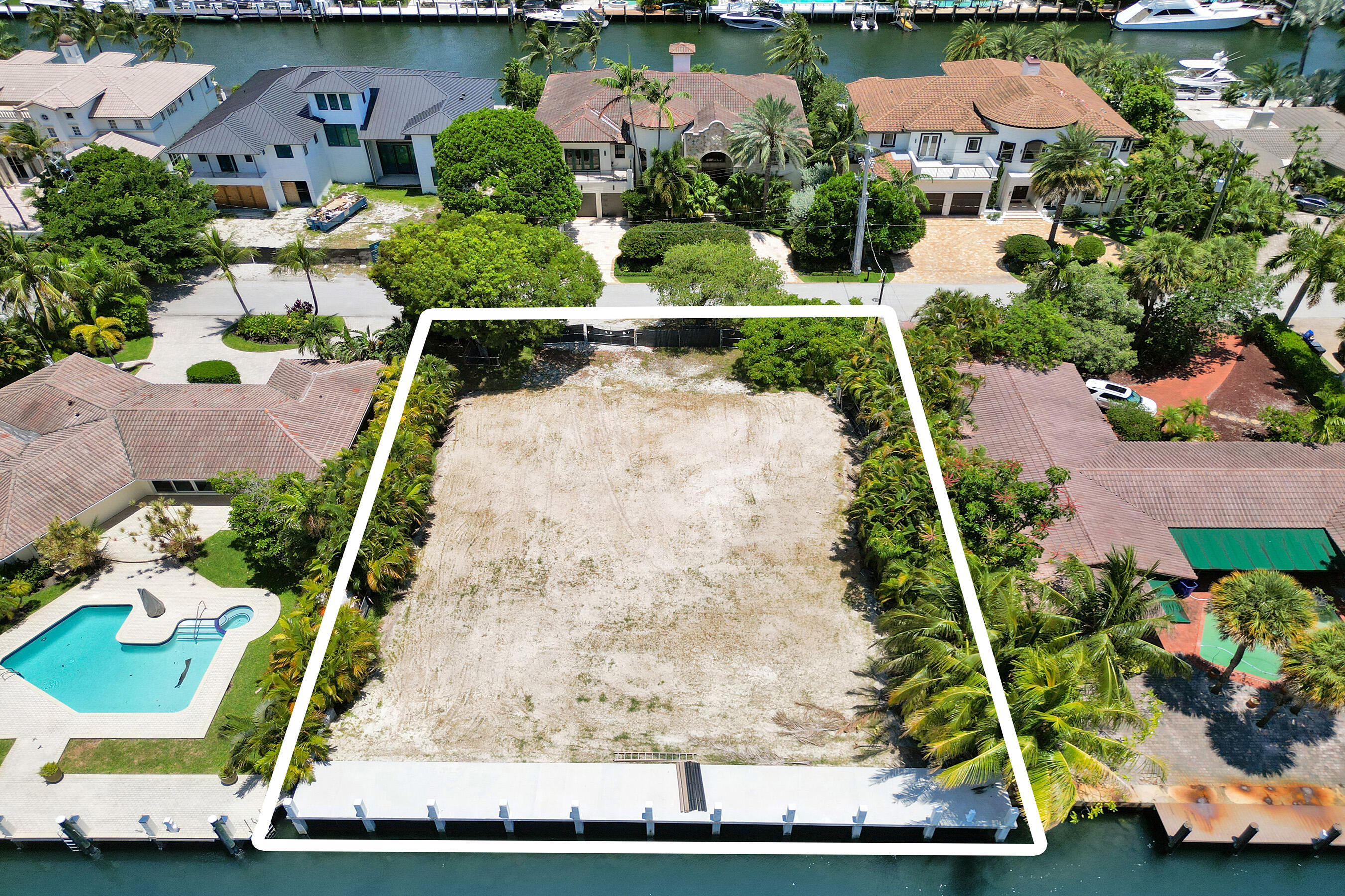 HARBOR BEACH - Land