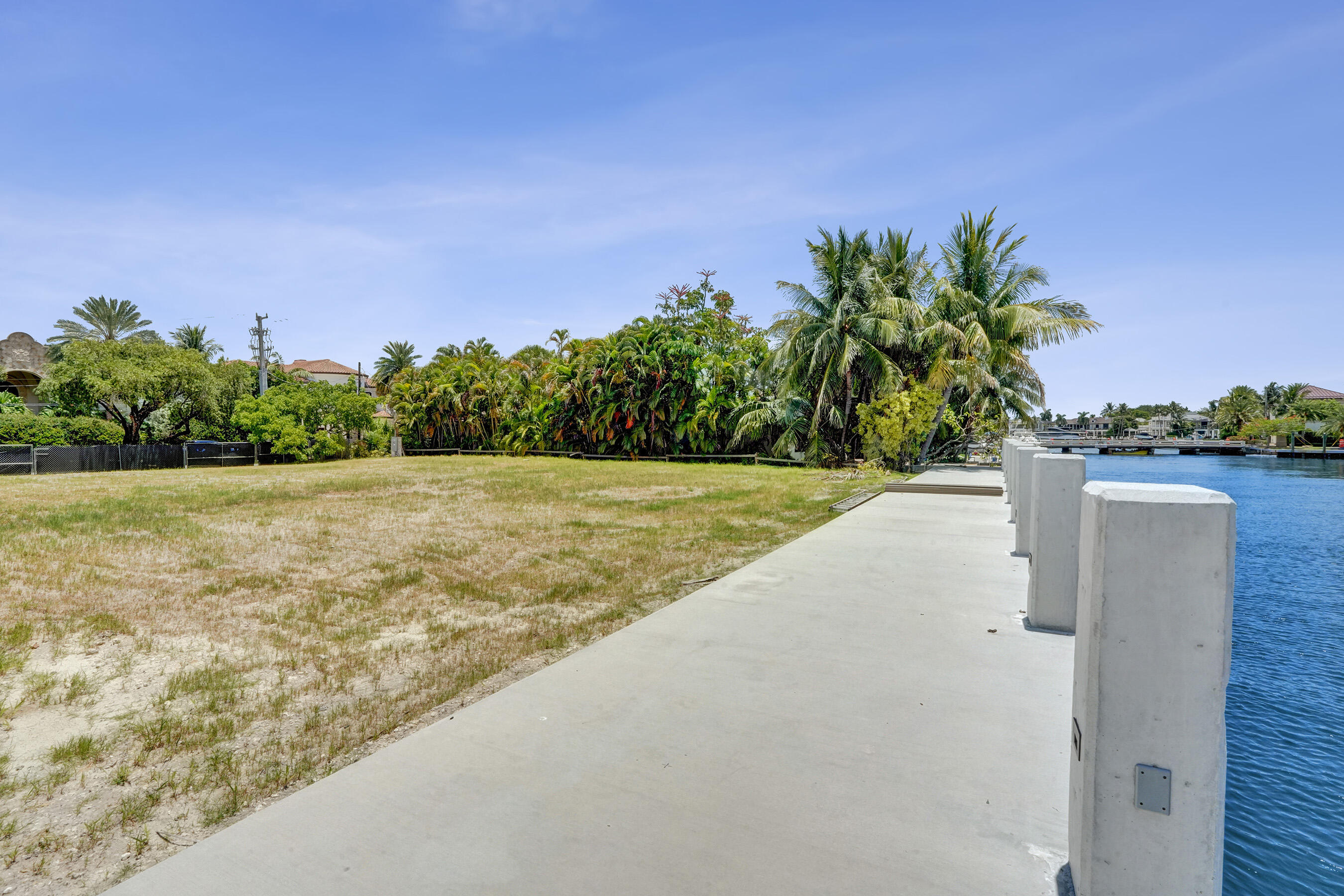 HARBOR BEACH - Land