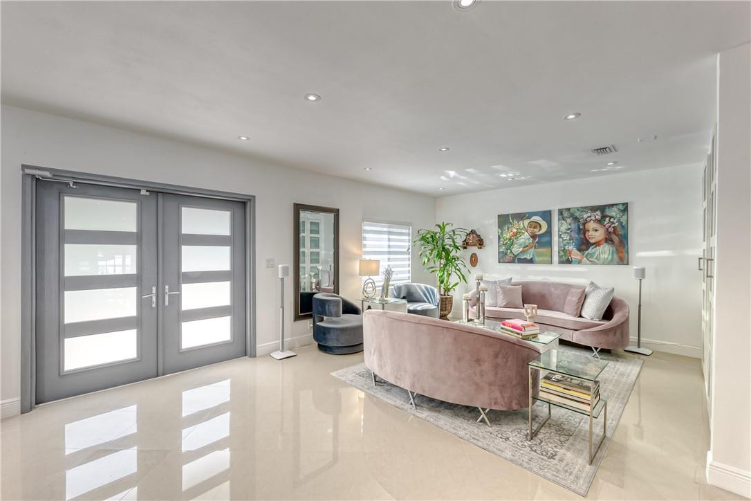 Hollywood 1-21 B - Residential