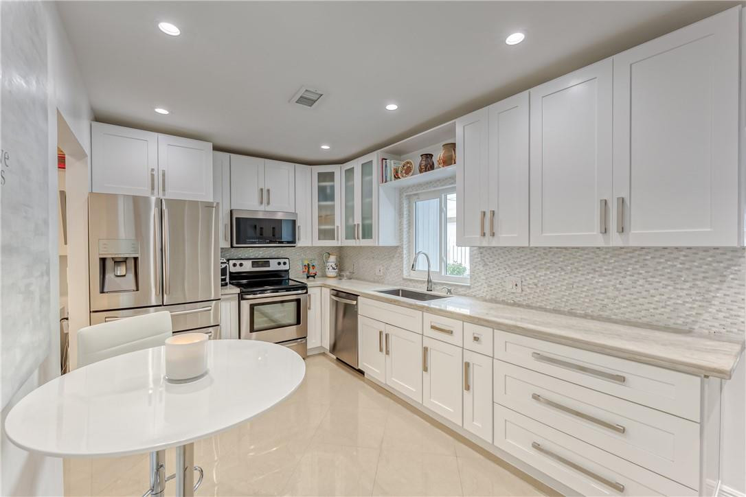Hollywood 1-21 B - Residential