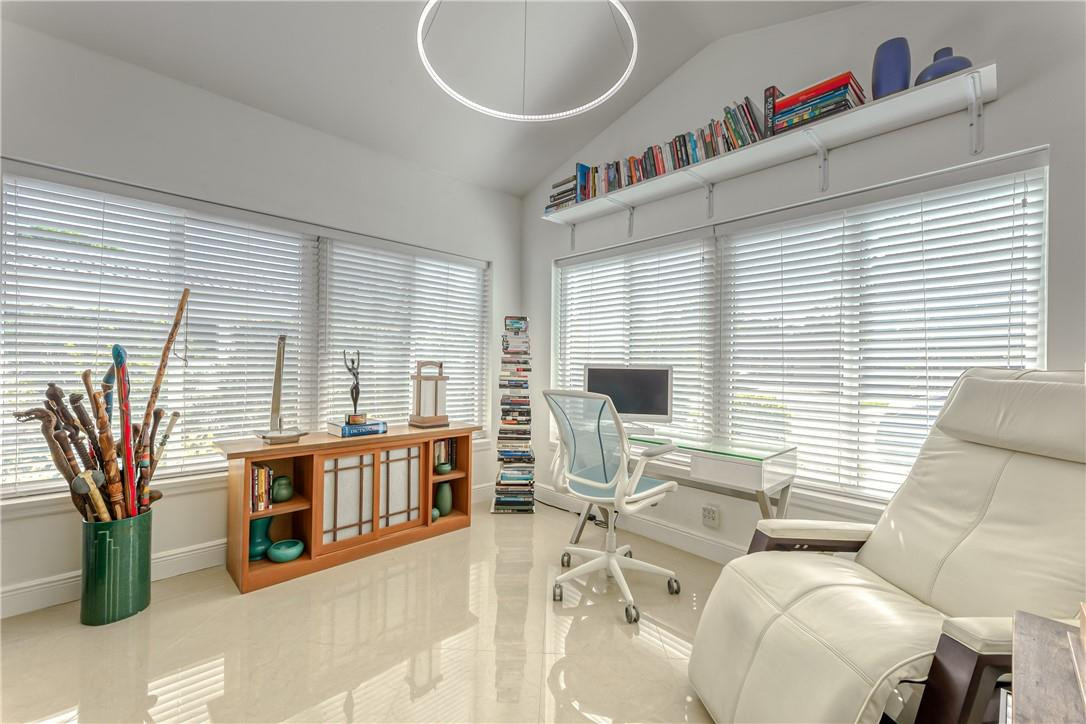 Hollywood 1-21 B - Residential