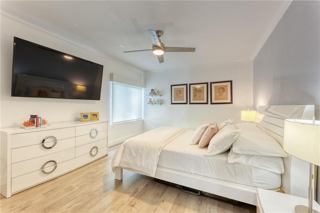 Hollywood 1-21 B - Residential