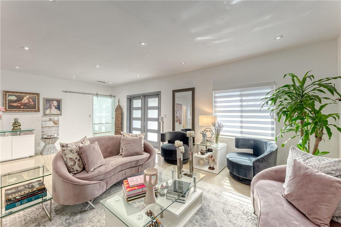 Hollywood 1-21 B - Residential