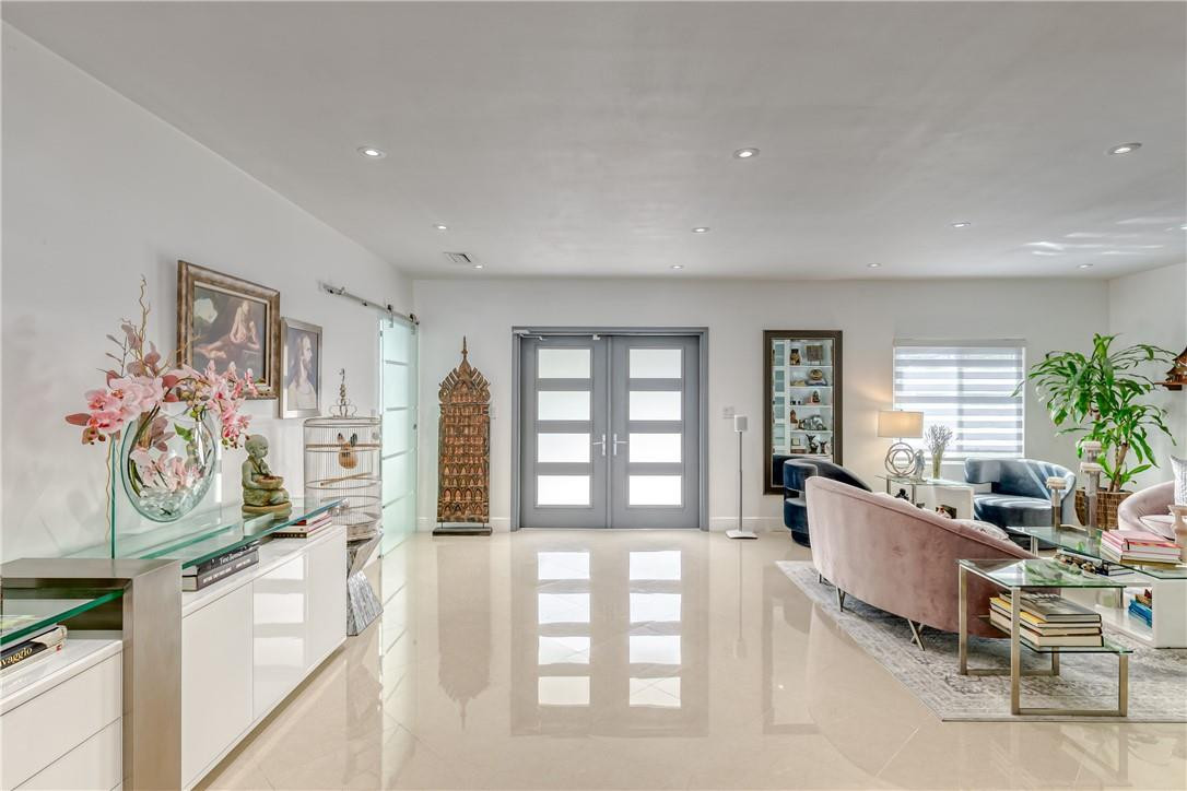 Hollywood 1-21 B - Residential