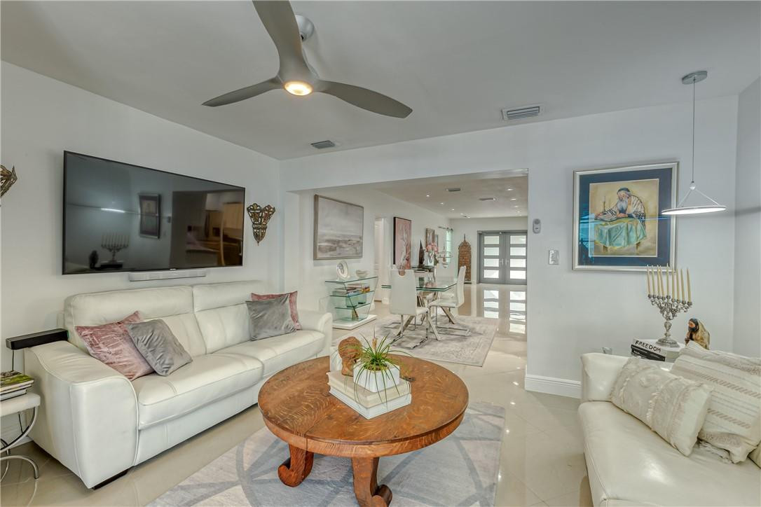 Hollywood 1-21 B - Residential