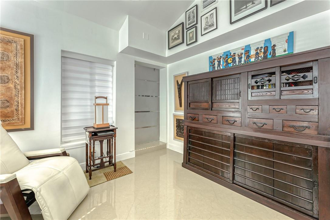 Hollywood 1-21 B - Residential