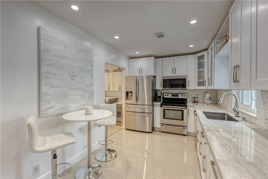 Hollywood 1-21 B - Residential