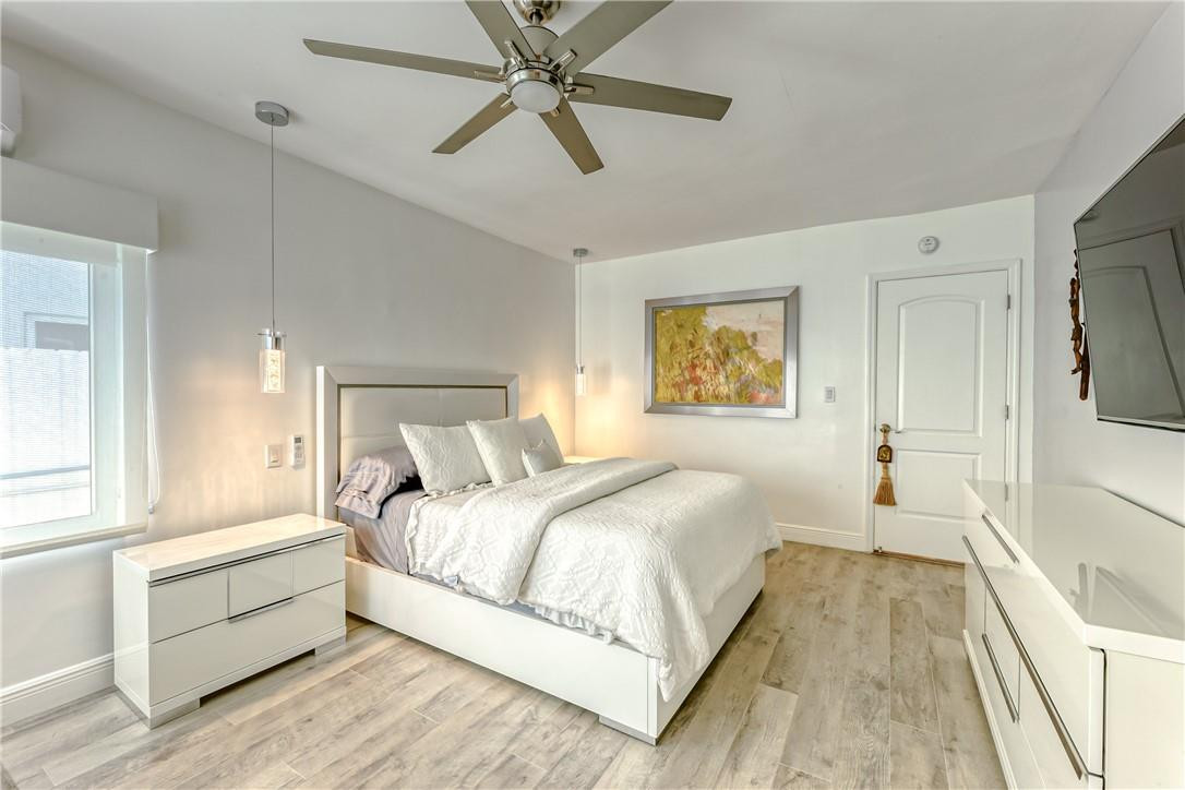 Hollywood 1-21 B - Residential