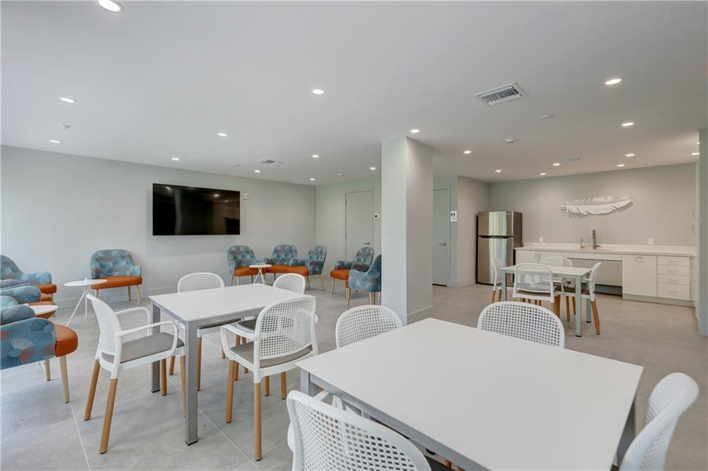 EAST POINT TOWERS - Residential