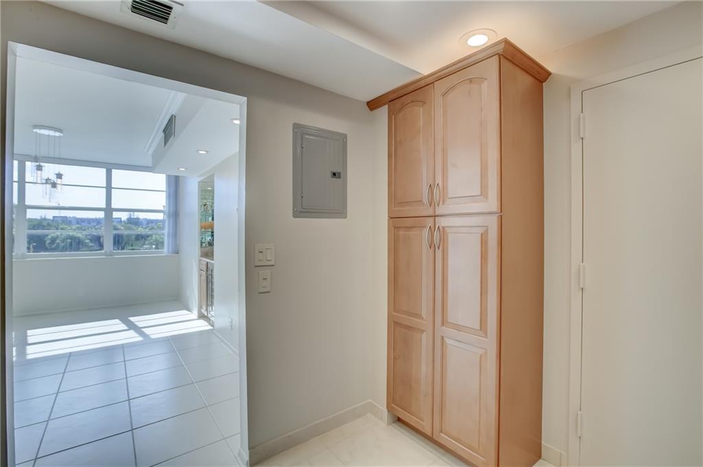 EAST POINT TOWERS - Residential