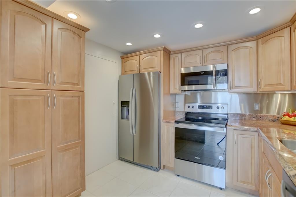 EAST POINT TOWERS - Residential