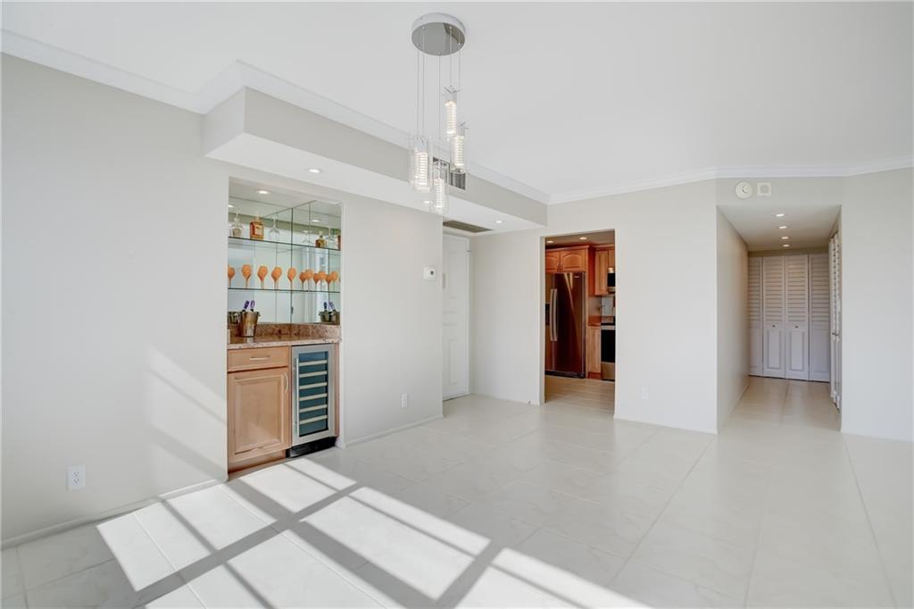 EAST POINT TOWERS - Residential