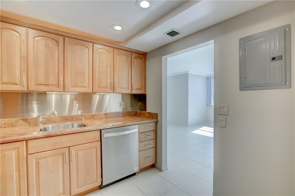 EAST POINT TOWERS - Residential