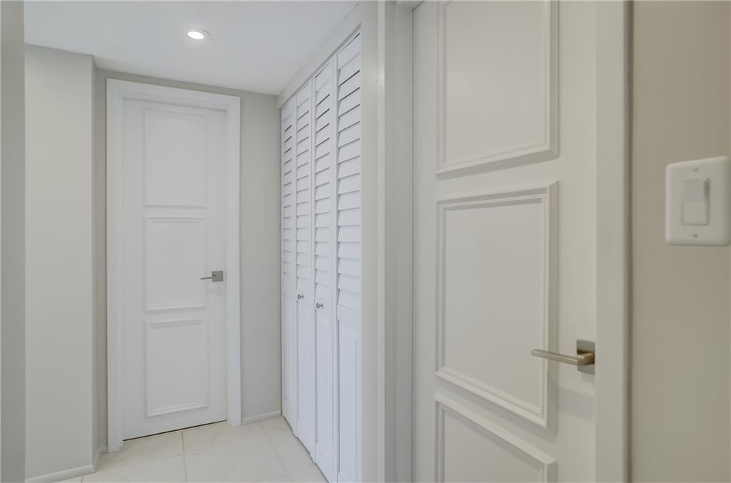 EAST POINT TOWERS - Residential