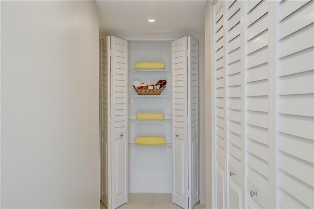 EAST POINT TOWERS - Residential