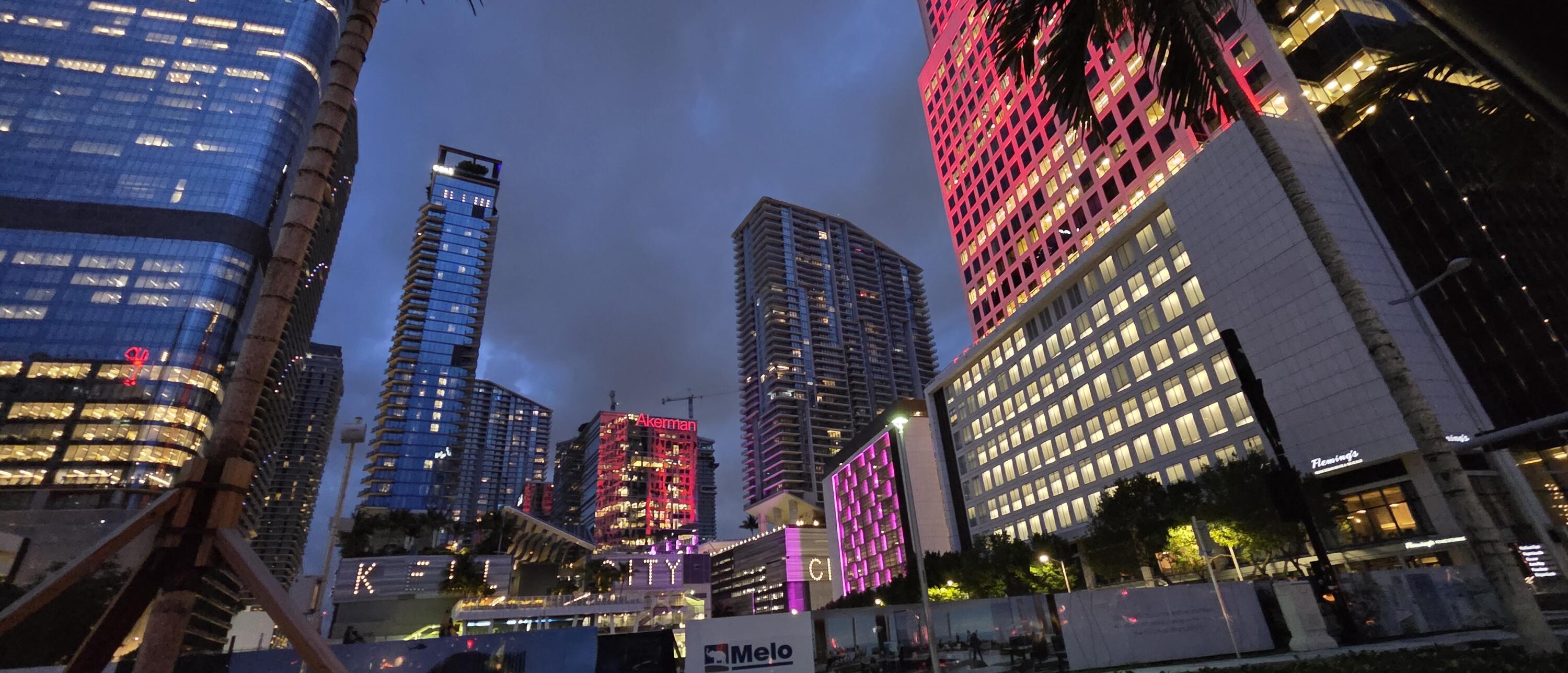 THE PLAZA 901 BRICKELL CONDO - Residential