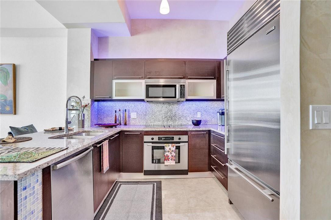 THE PLAZA 901 BRICKELL CONDO - Residential