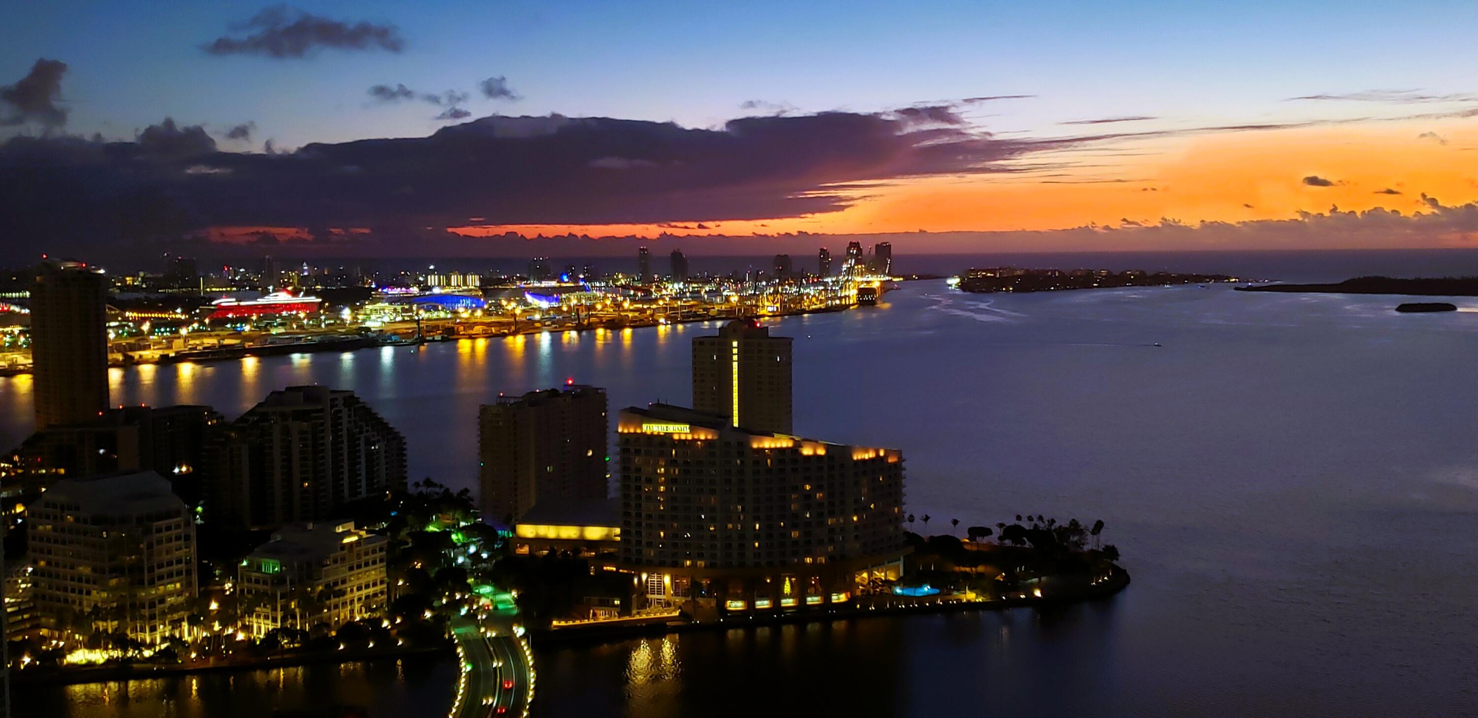 THE PLAZA 901 BRICKELL CONDO - Residential