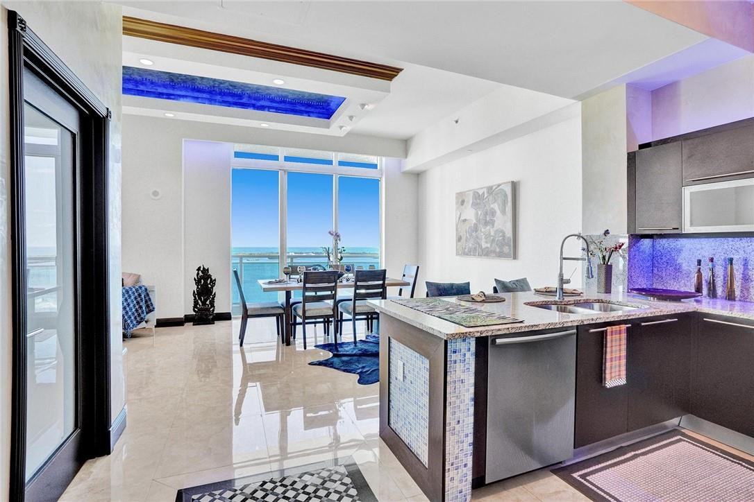 THE PLAZA 901 BRICKELL CONDO - Residential