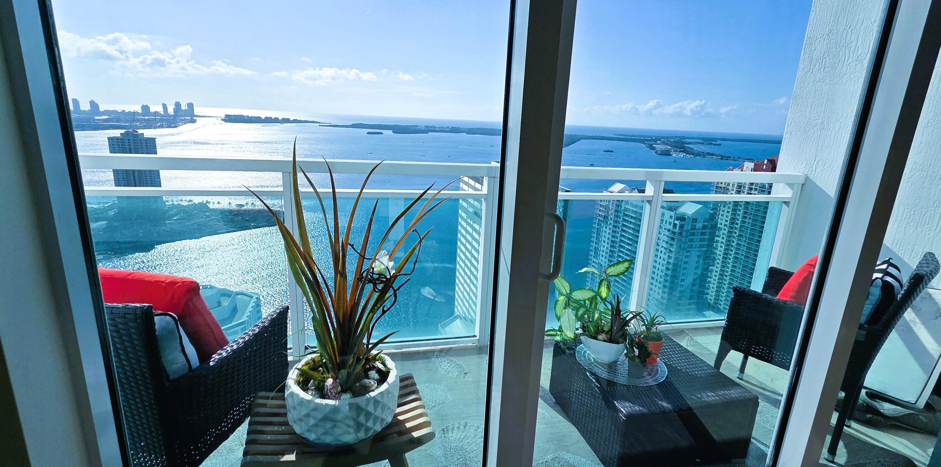 THE PLAZA 901 BRICKELL CONDO - Residential