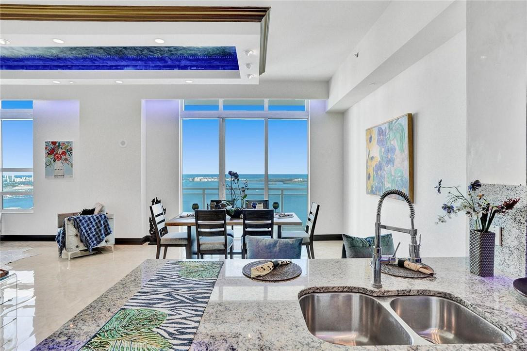 THE PLAZA 901 BRICKELL CONDO - Residential