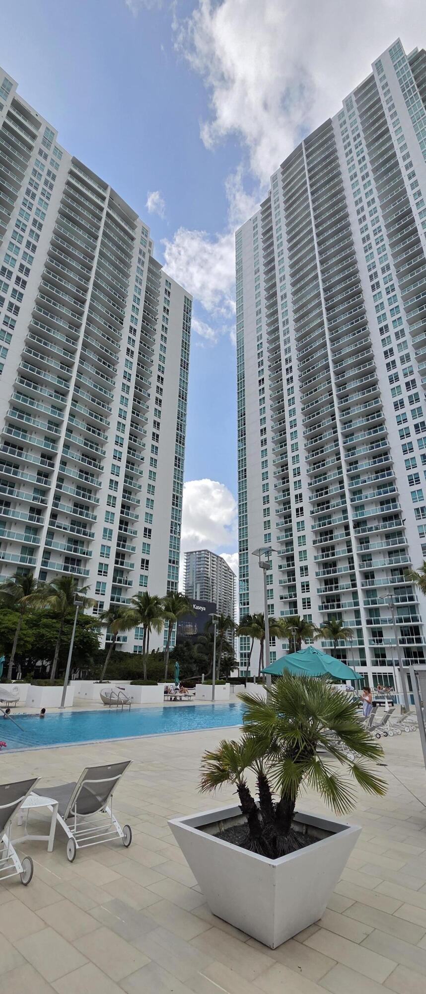 THE PLAZA 901 BRICKELL CONDO - Residential