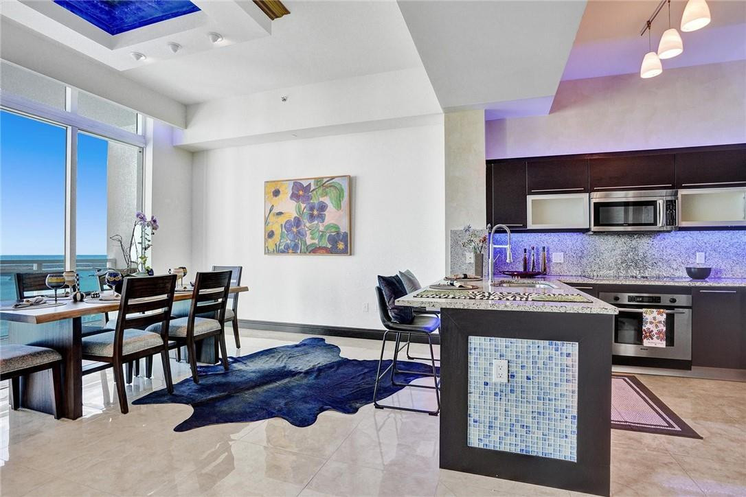 THE PLAZA 901 BRICKELL CONDO - Residential
