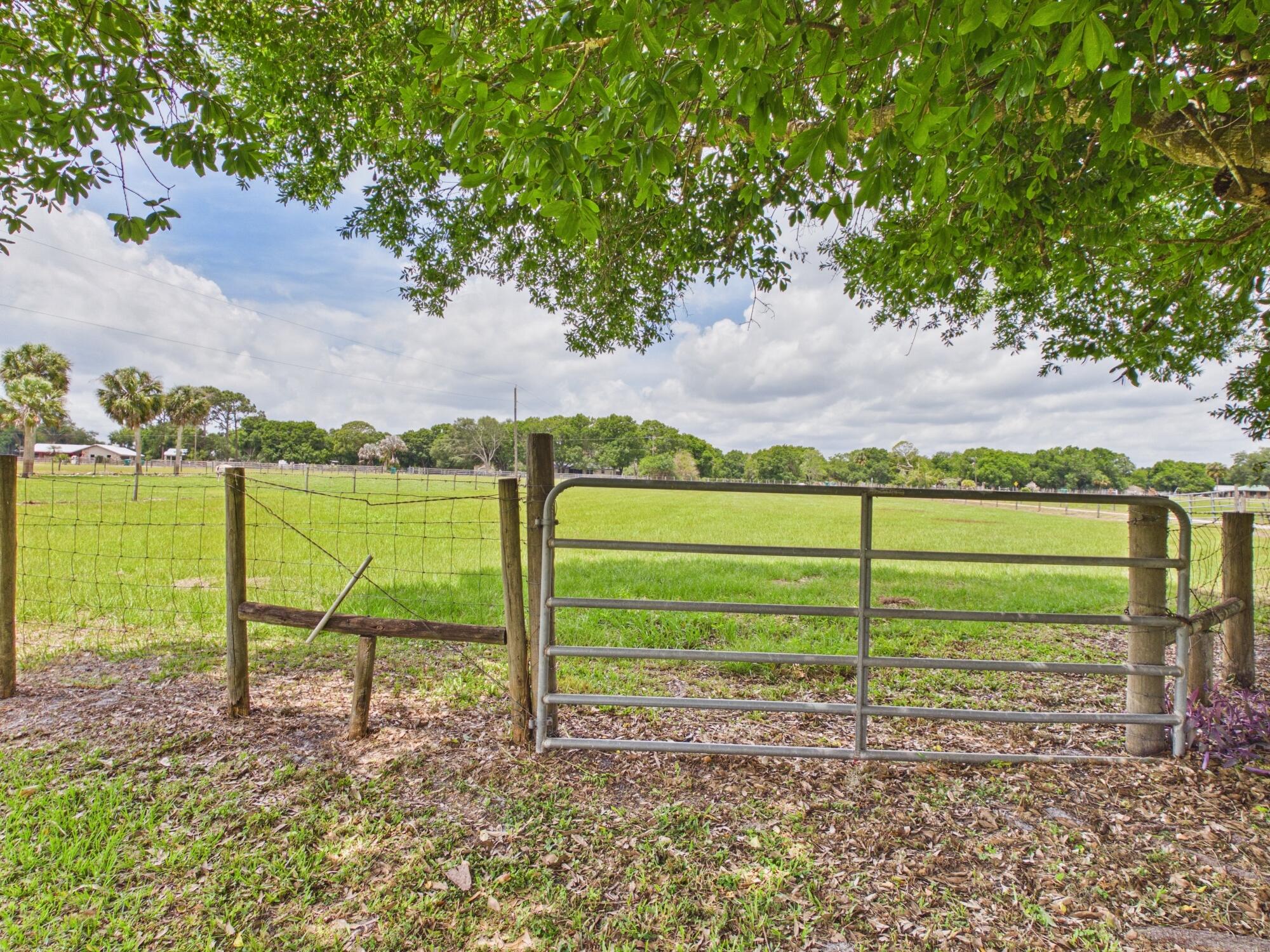 LAZY SEVEN RANCH ACRES - Residential