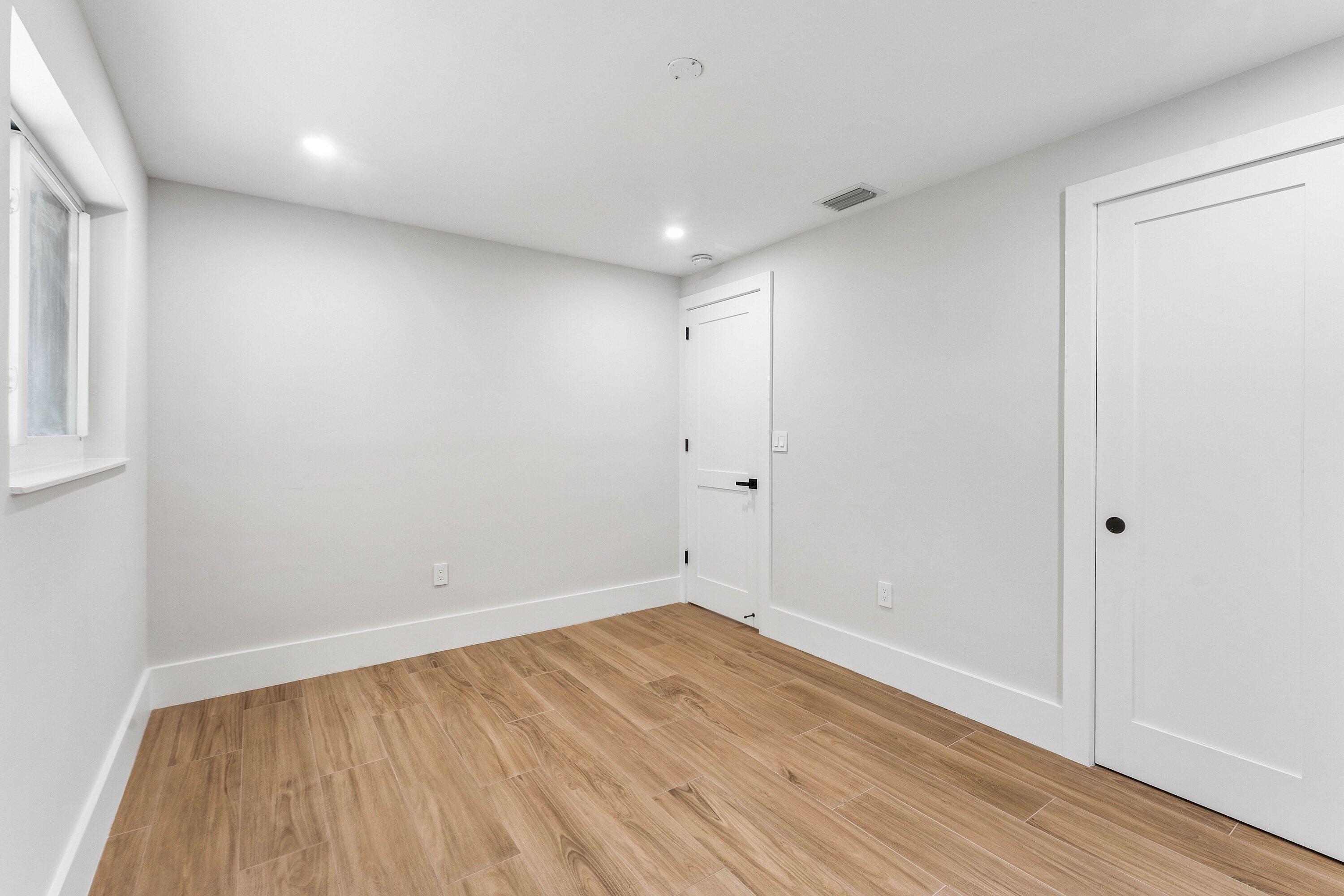 NORTH PALM BEACH VILLAGE OF 6 - Residential Lease