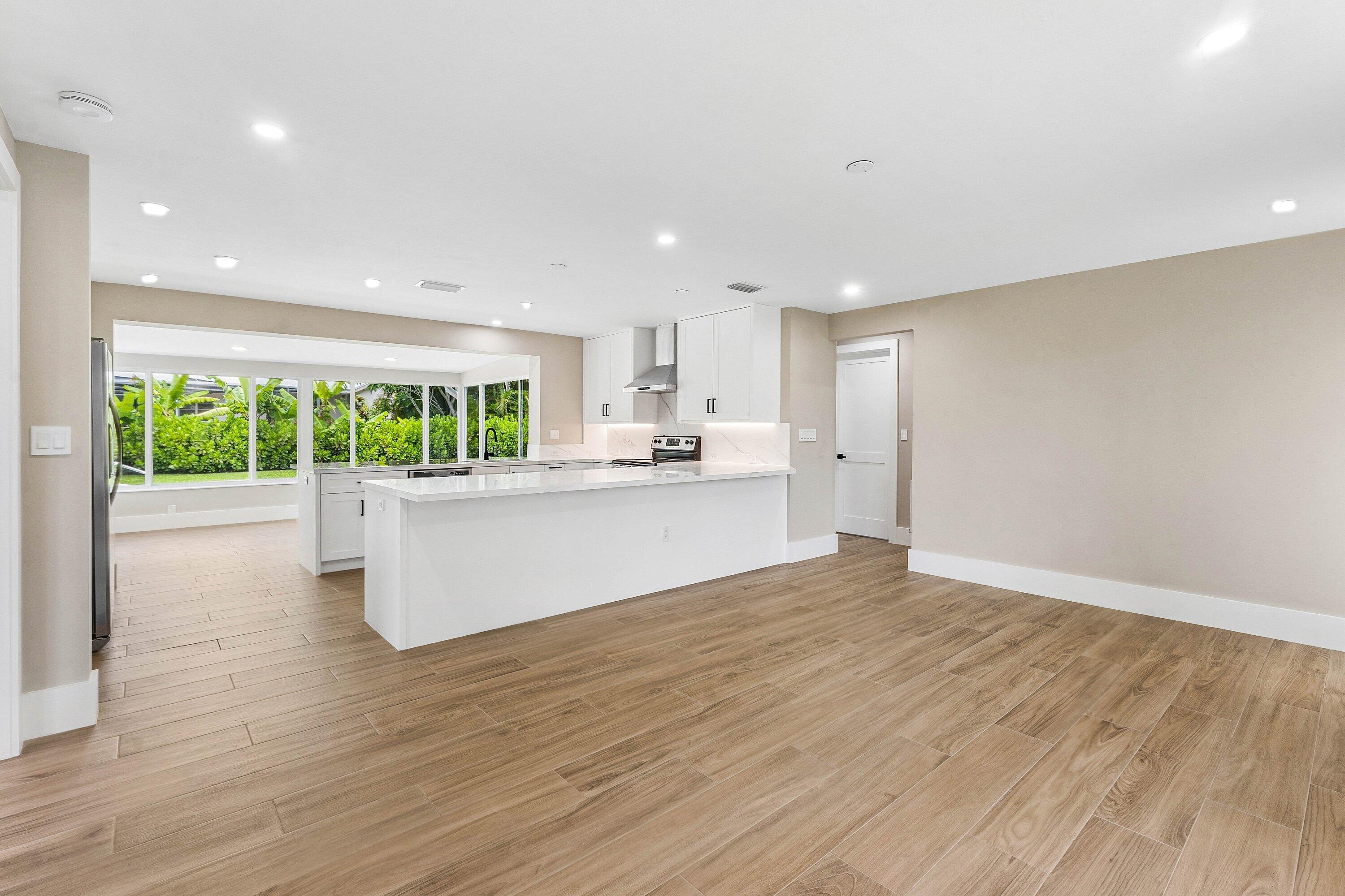 NORTH PALM BEACH VILLAGE OF 6 - Residential Lease