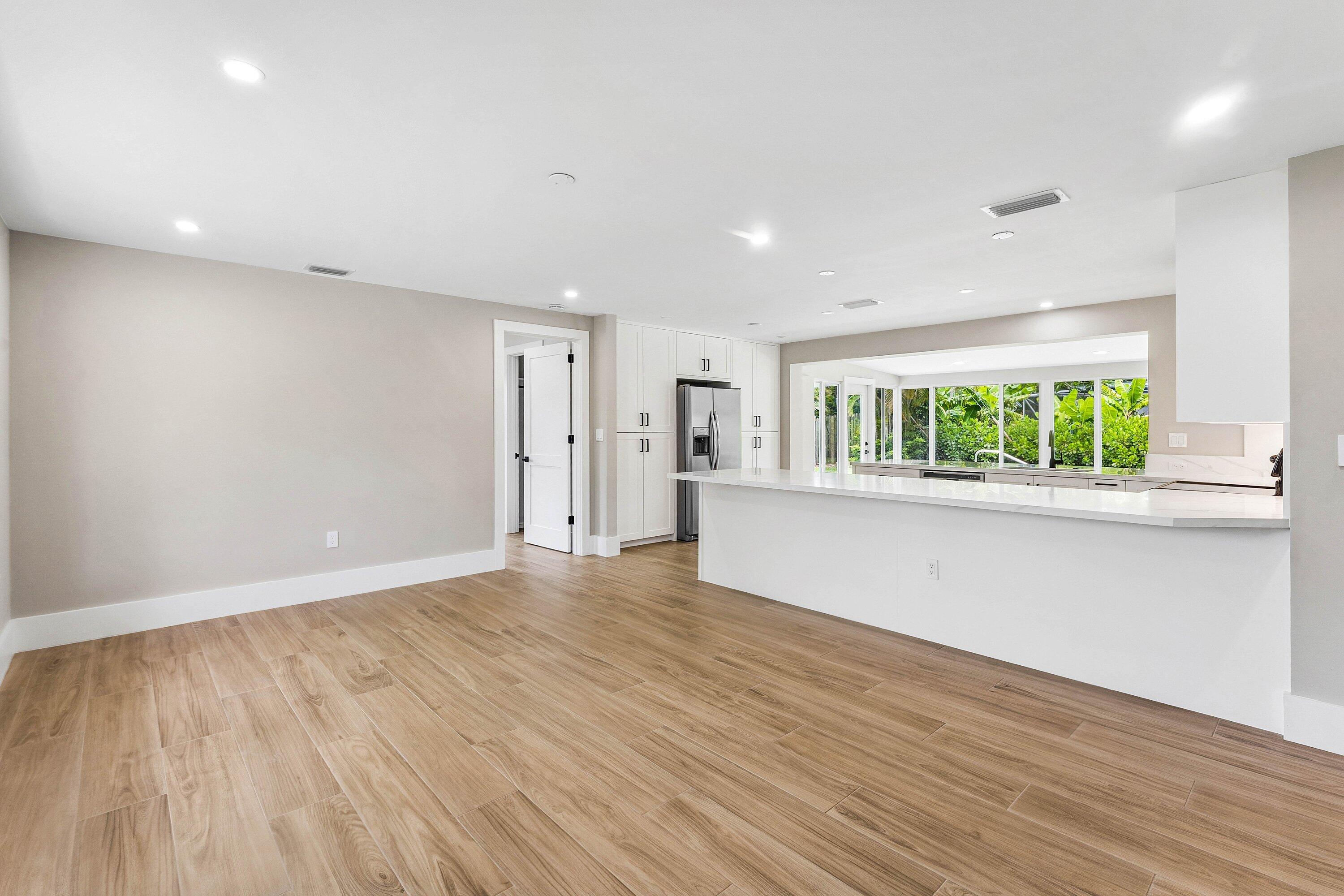 NORTH PALM BEACH VILLAGE OF 6 - Residential Lease