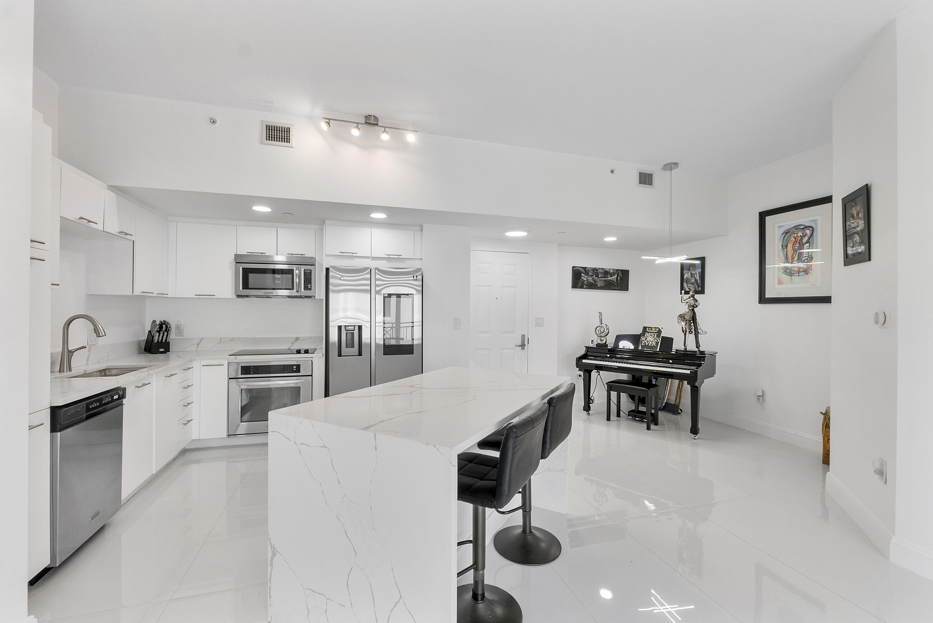 VERANDA CONDO - Residential