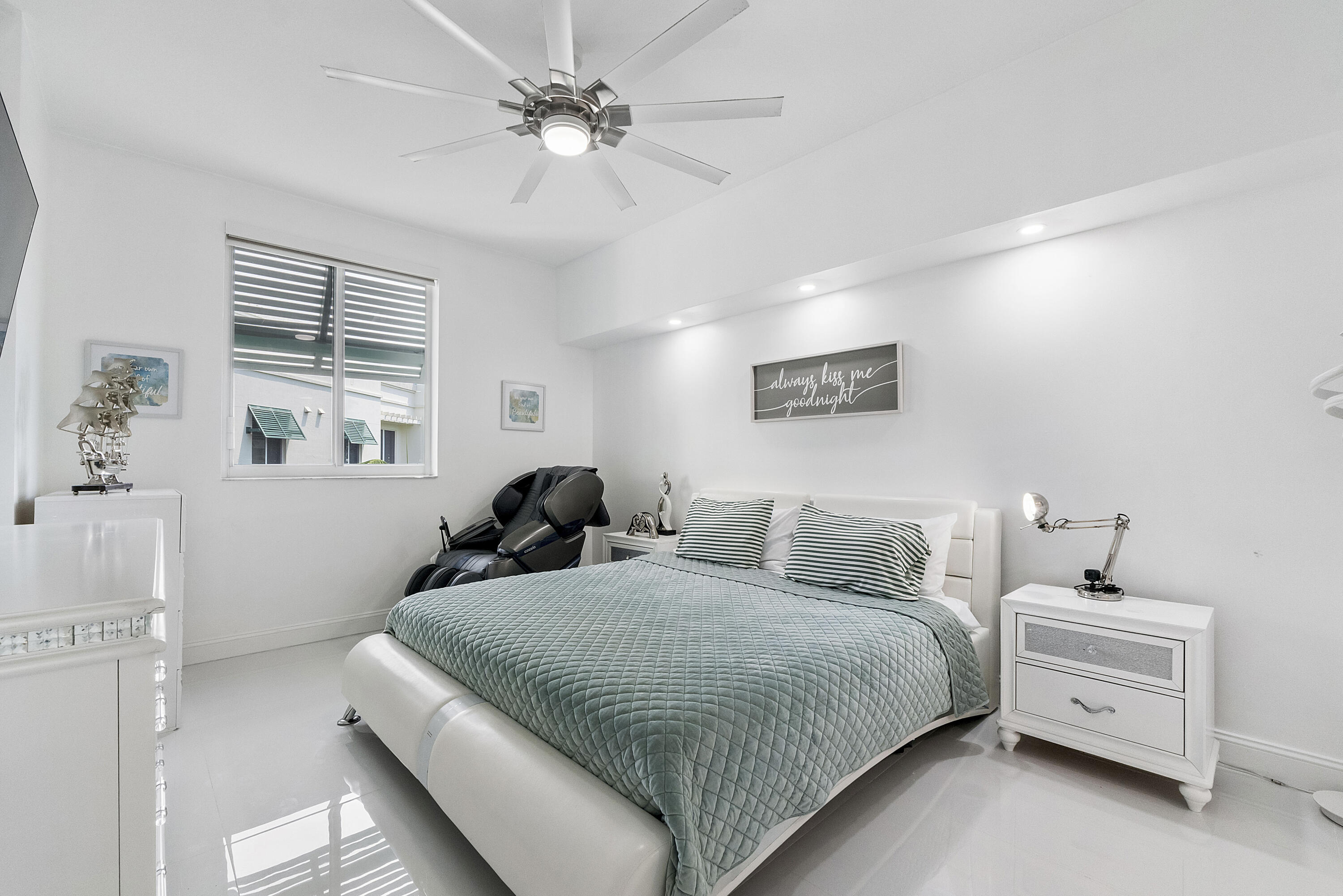 VERANDA CONDO - Residential