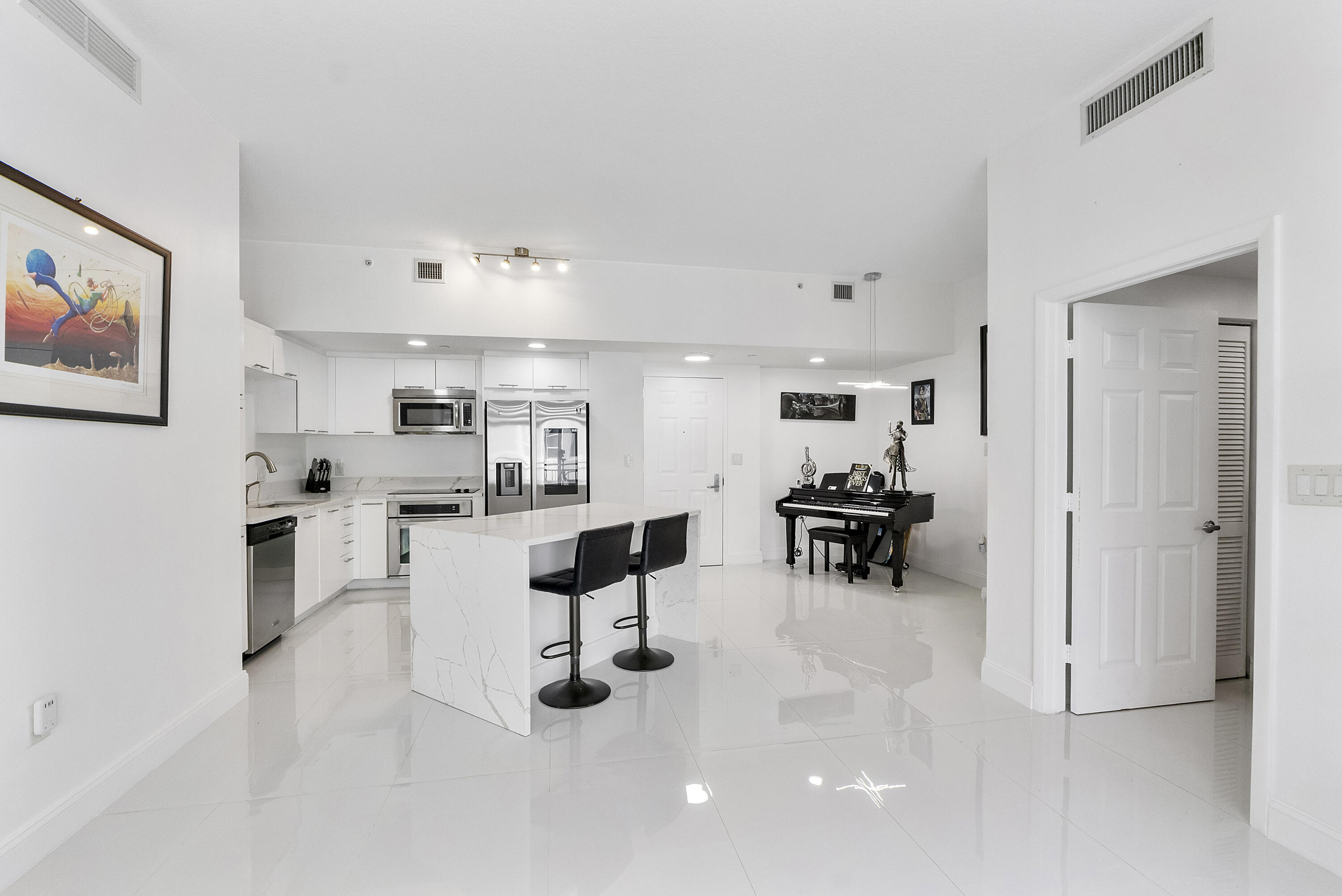 VERANDA CONDO - Residential