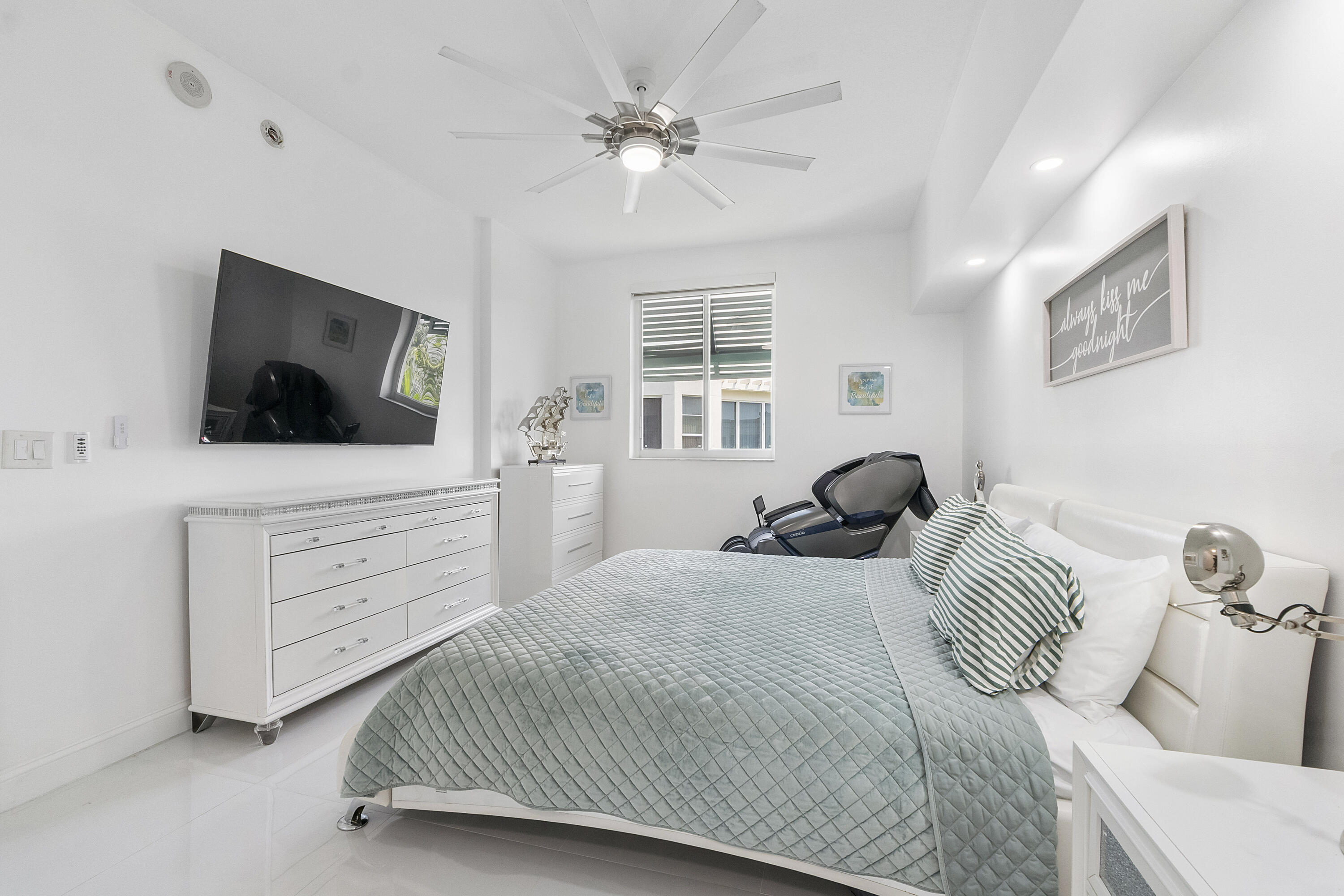 VERANDA CONDO - Residential