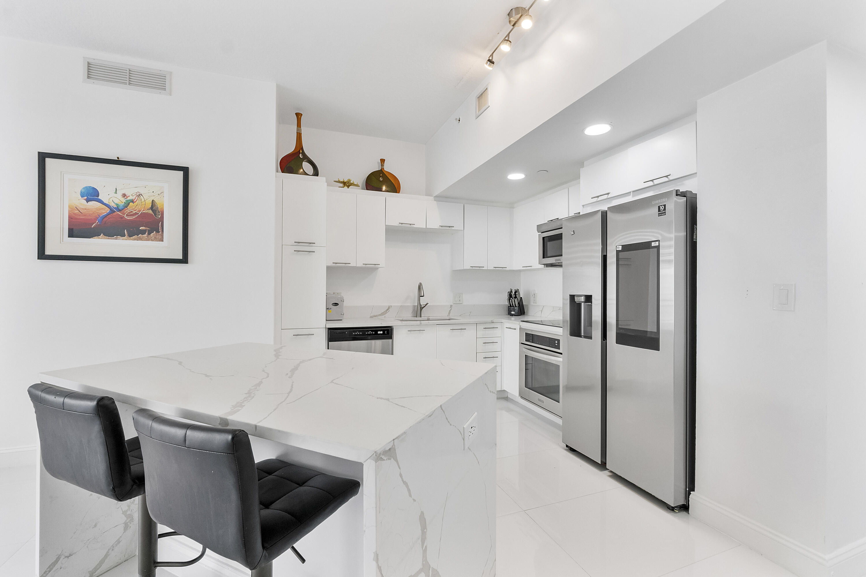 VERANDA CONDO - Residential