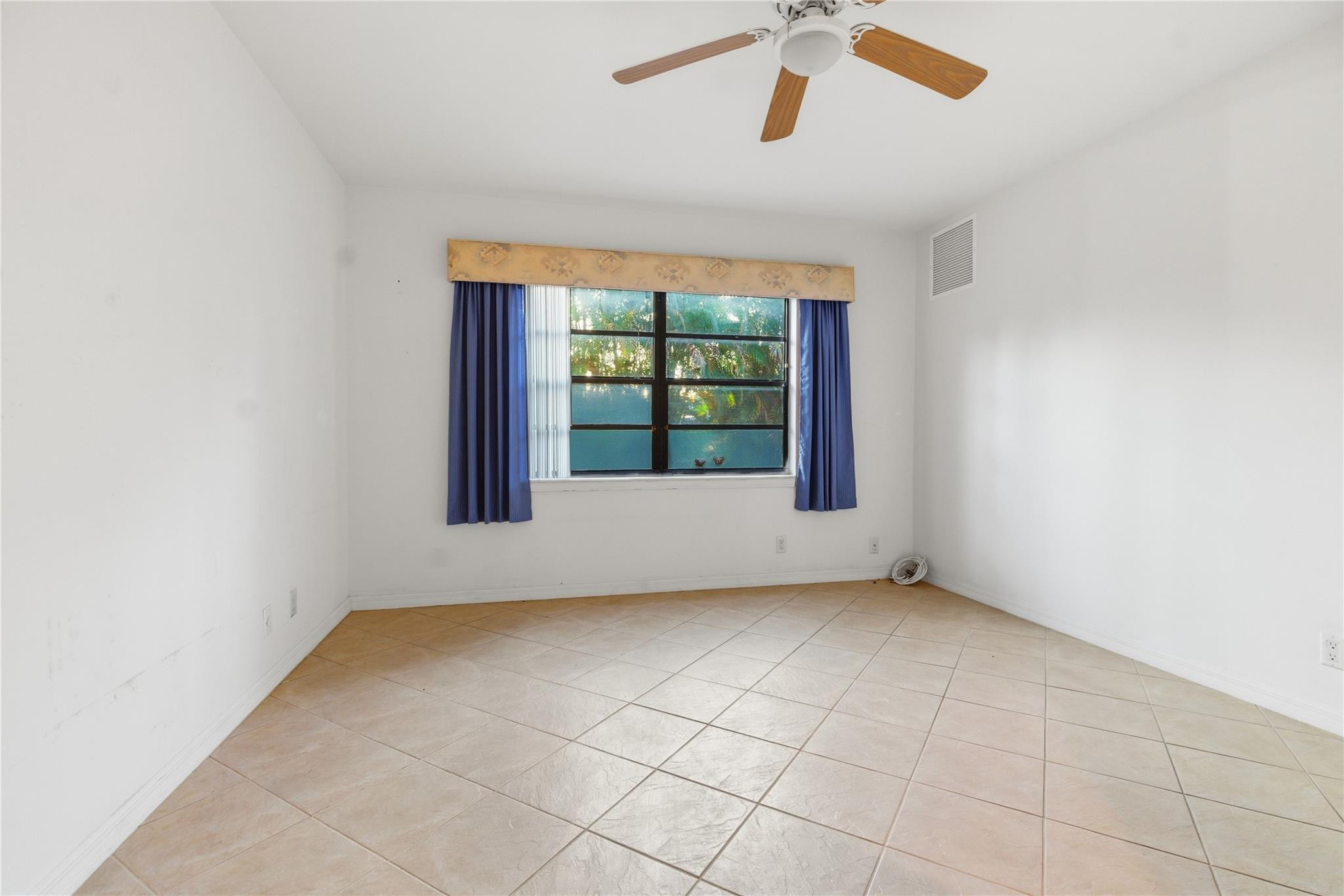 Cypress Park Condo - Residential