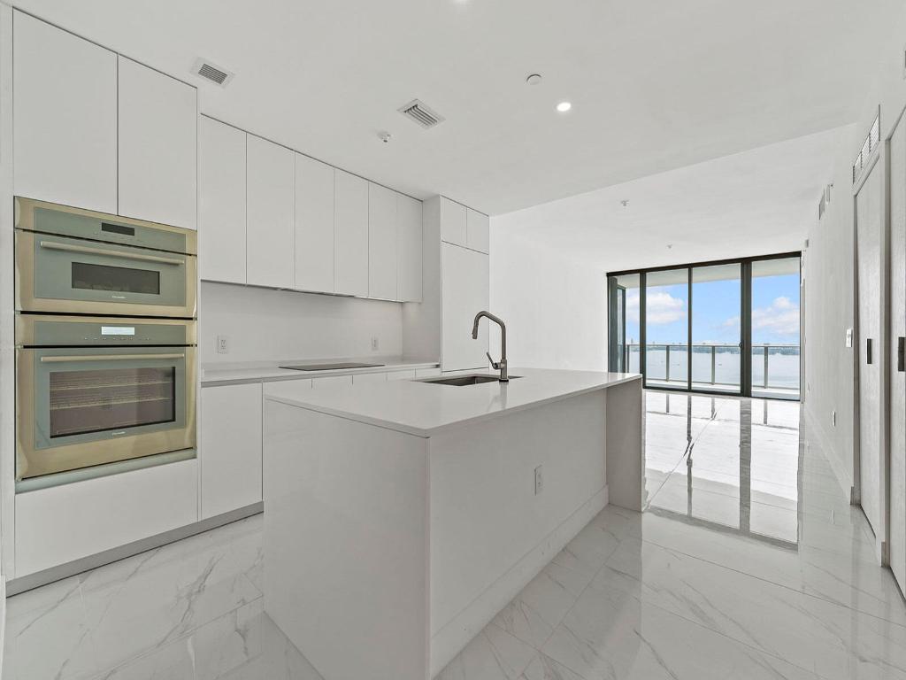 BAY BREEZE - Residential