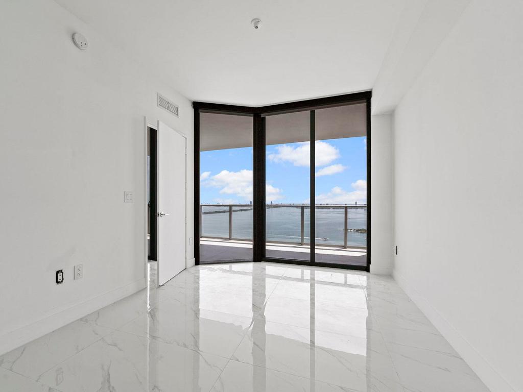 BAY BREEZE - Residential
