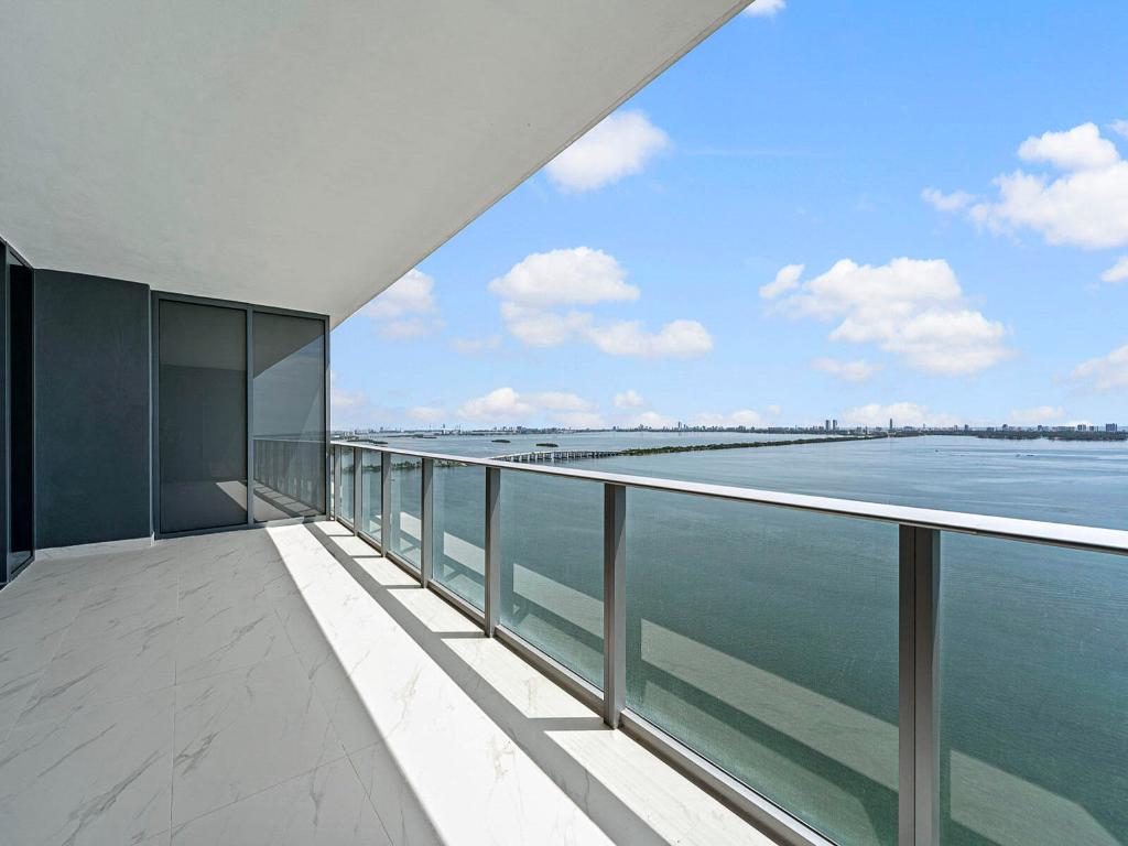 BAY BREEZE - Residential