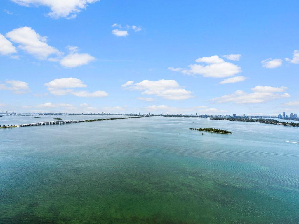 BAY BREEZE - Residential