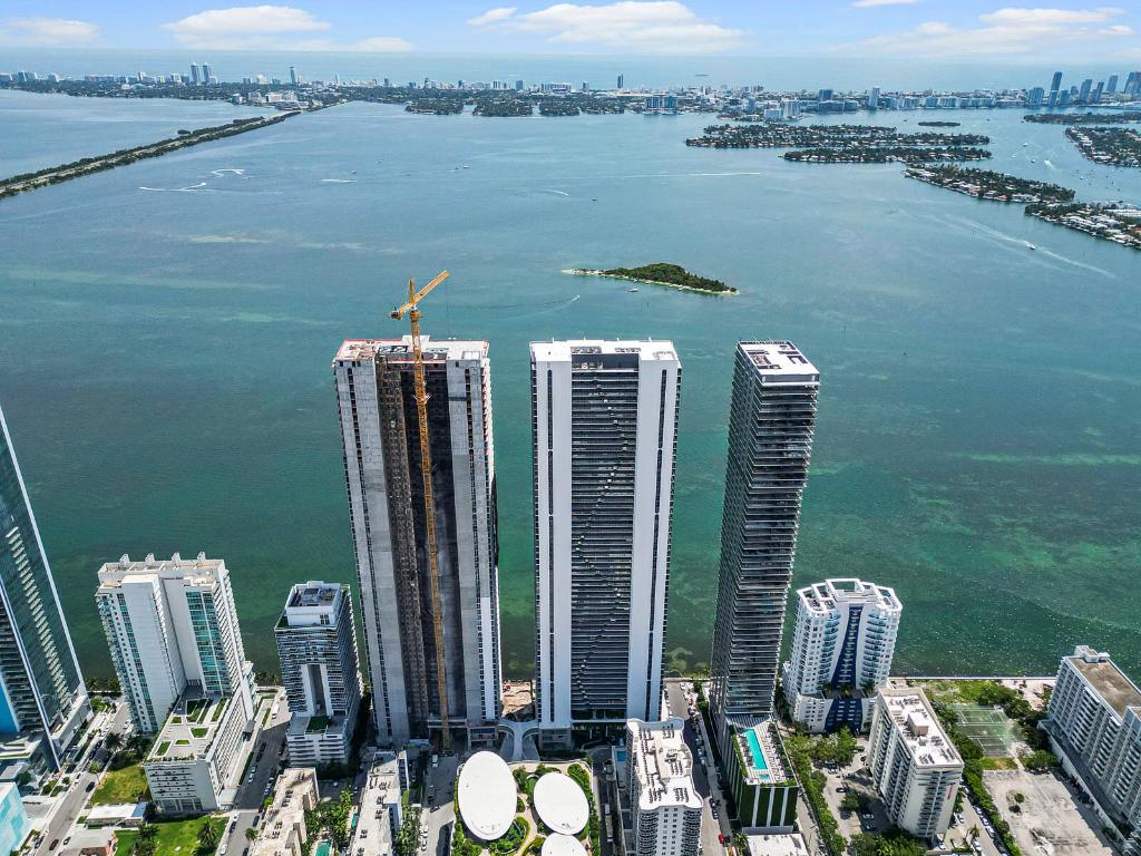 BAY BREEZE - Residential