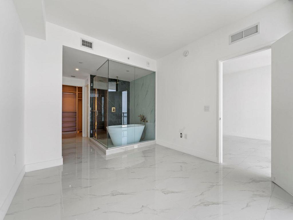BAY BREEZE - Residential