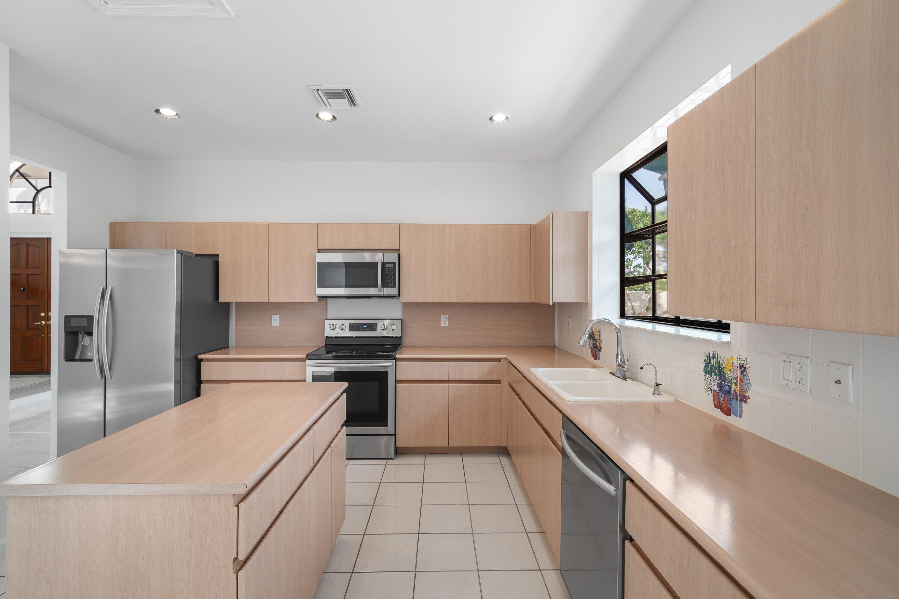 VILLA FLORA AT BOCA POINTE - Residential