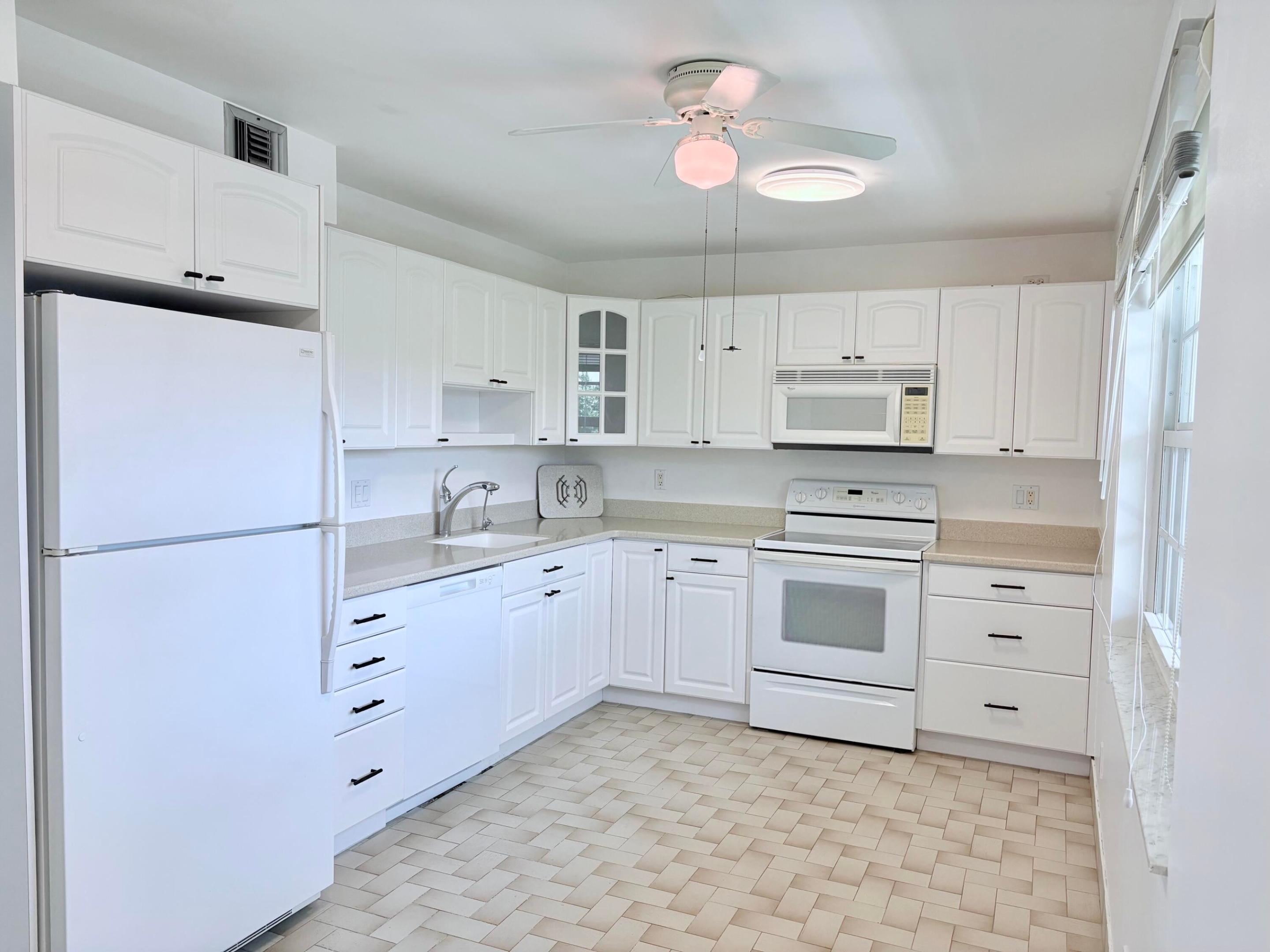 NO 123 PALM-AIRE COUNTRY CLUB - Residential