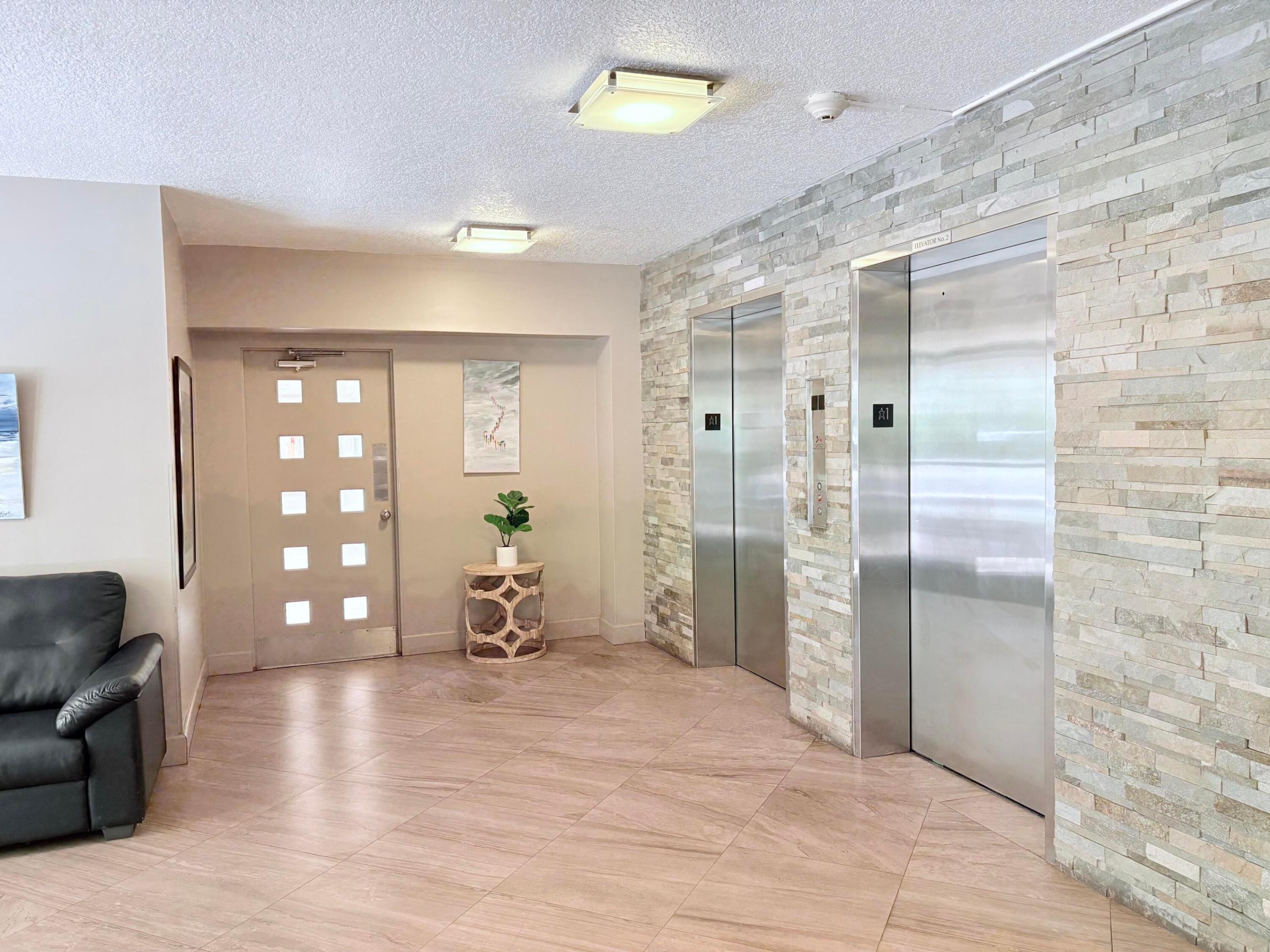 NO 123 PALM-AIRE COUNTRY CLUB - Residential