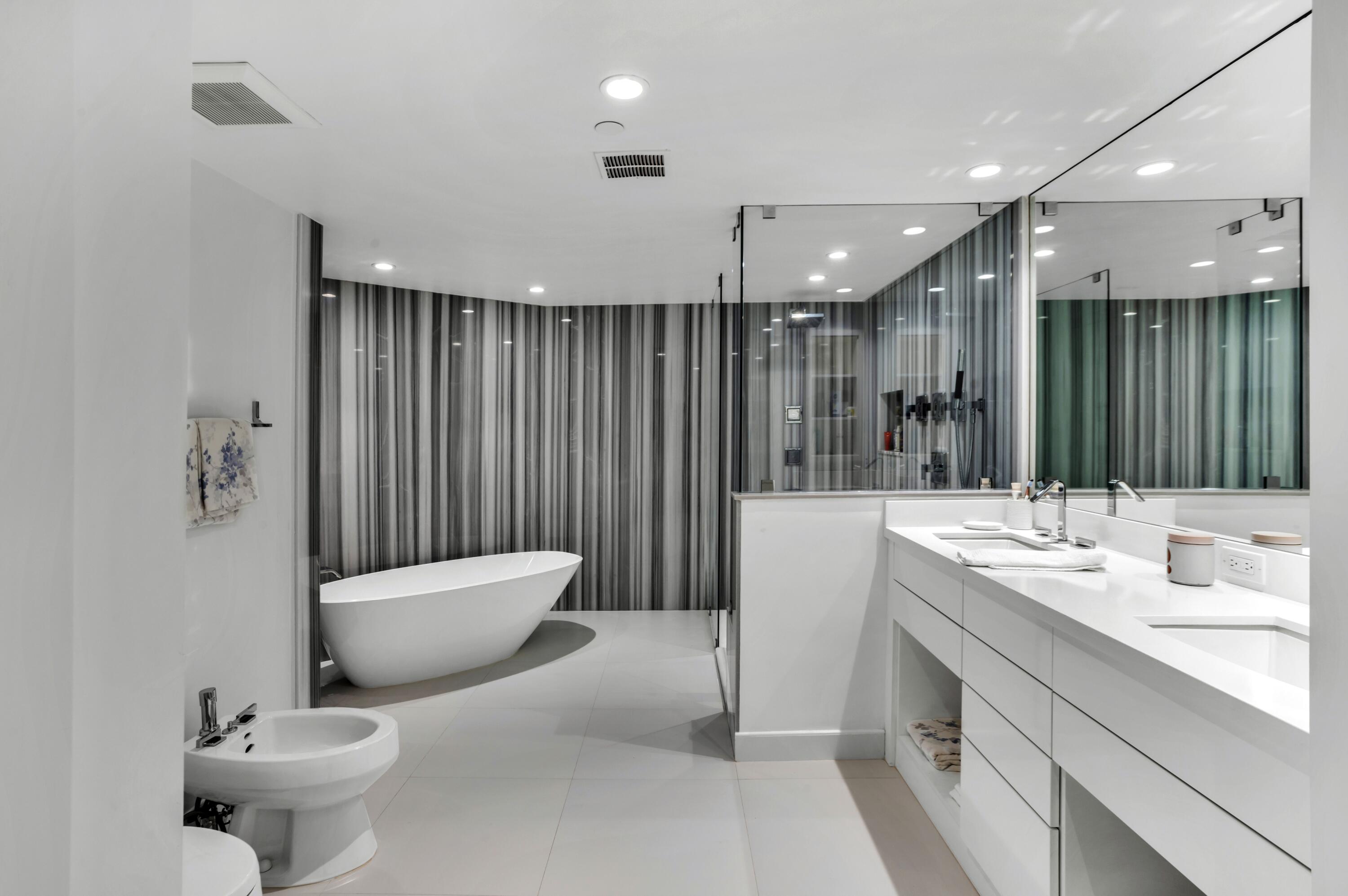 TWENTY ONE HUNDRED CONDO - Residential