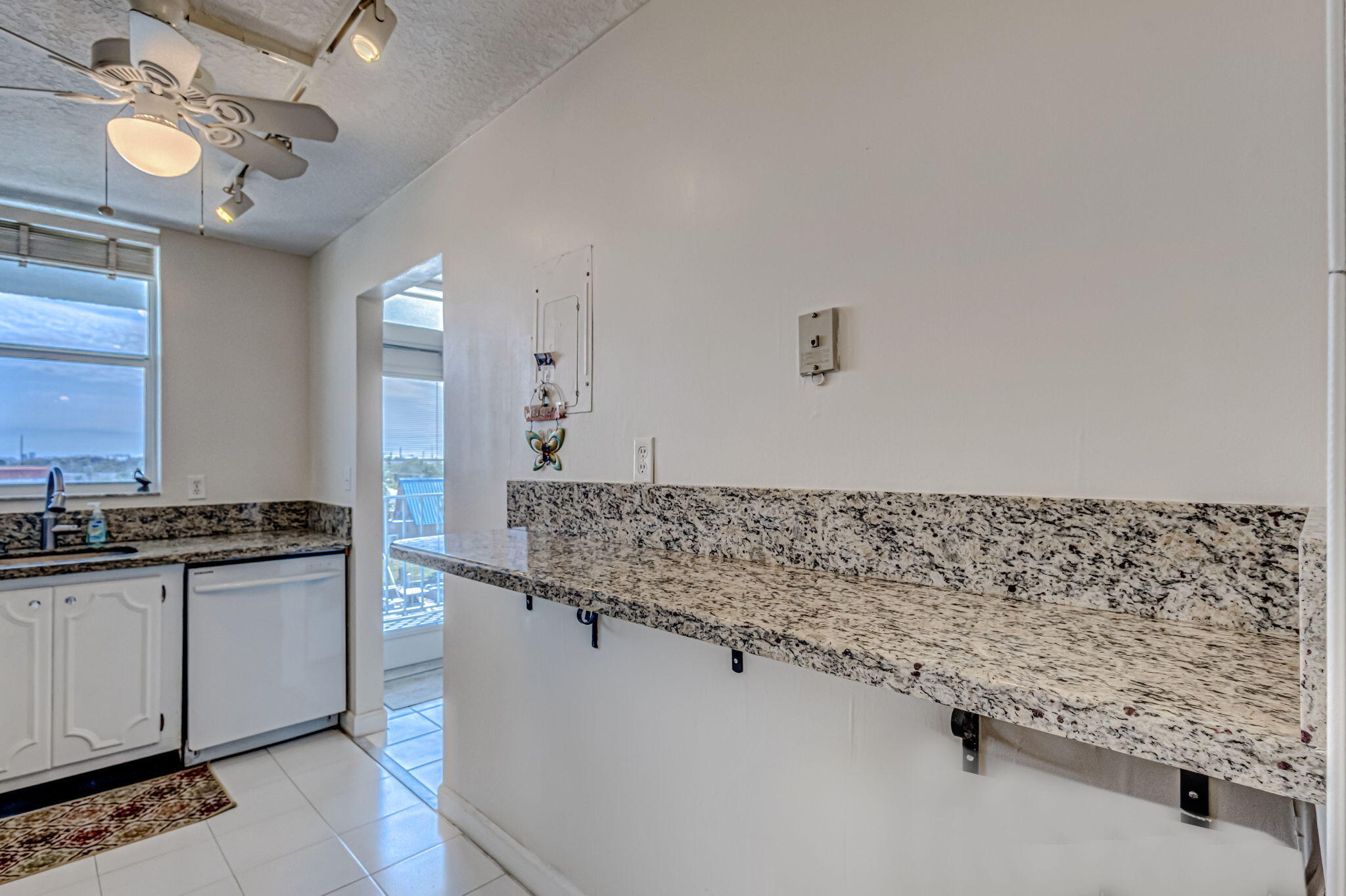 PARADISE VILLAS CONDO - Residential Lease